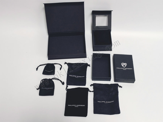 A Set of Imported Black Paper Jewelry Paper Box